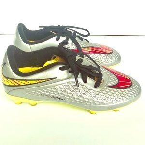 Nike kids cleats soccer shoes size Youth 1.5Y